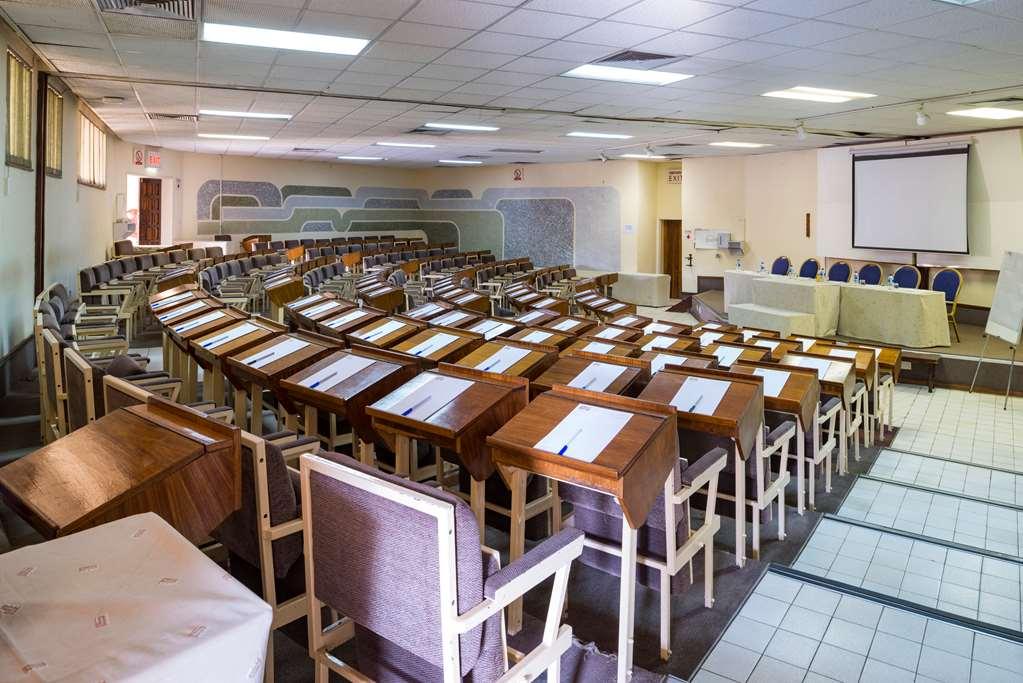 Kadoma Hotel & Conference Centre Стая снимка