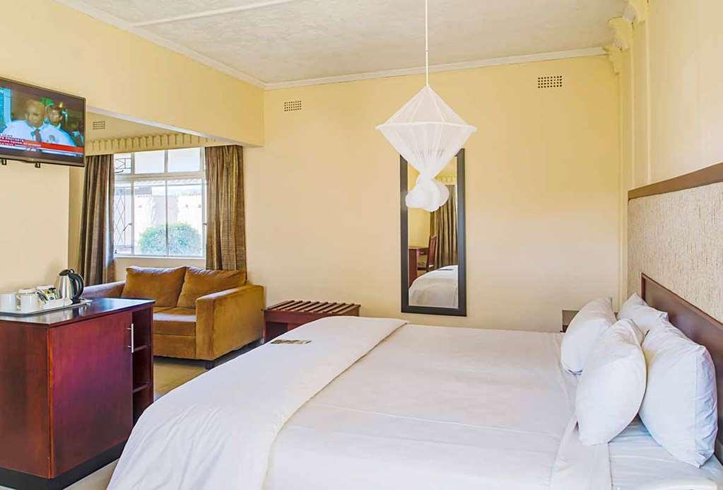 Kadoma Hotel & Conference Centre Стая снимка