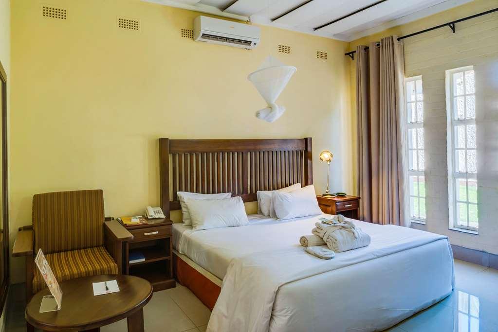 Kadoma Hotel & Conference Centre Стая снимка