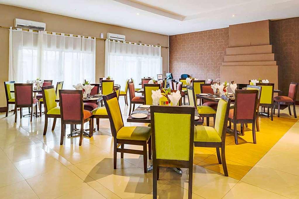 Kadoma Hotel & Conference Centre Ресторант снимка