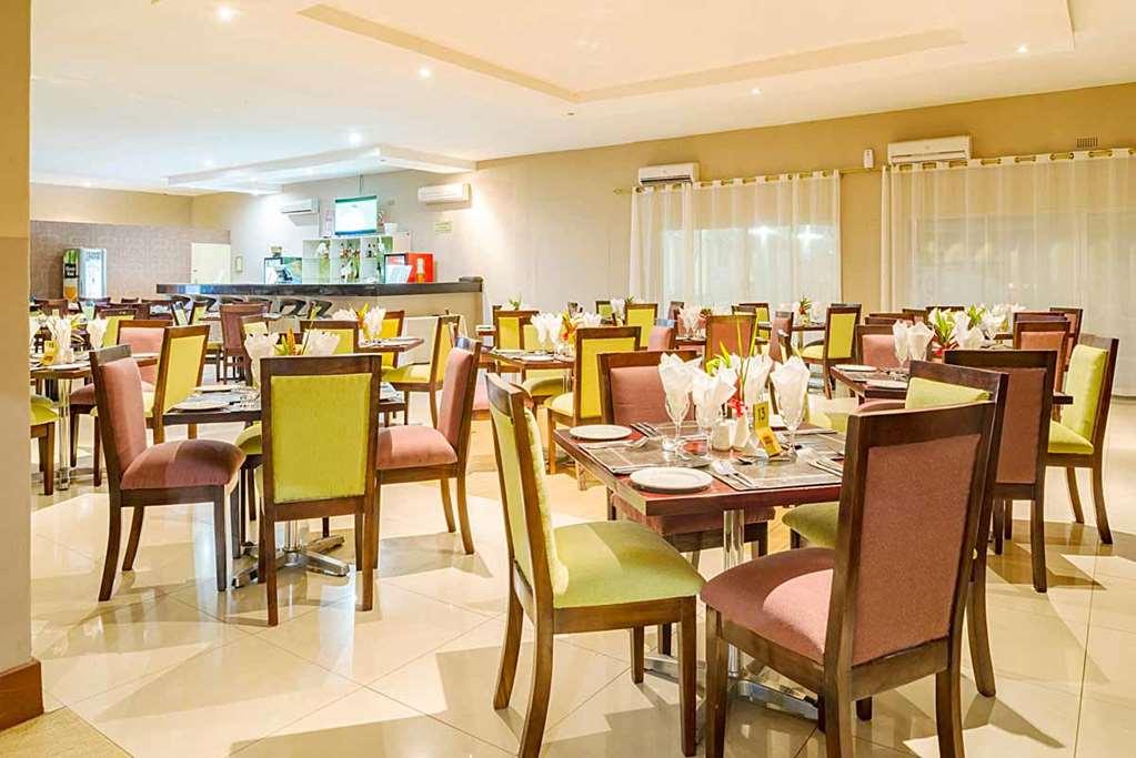 Kadoma Hotel & Conference Centre Ресторант снимка