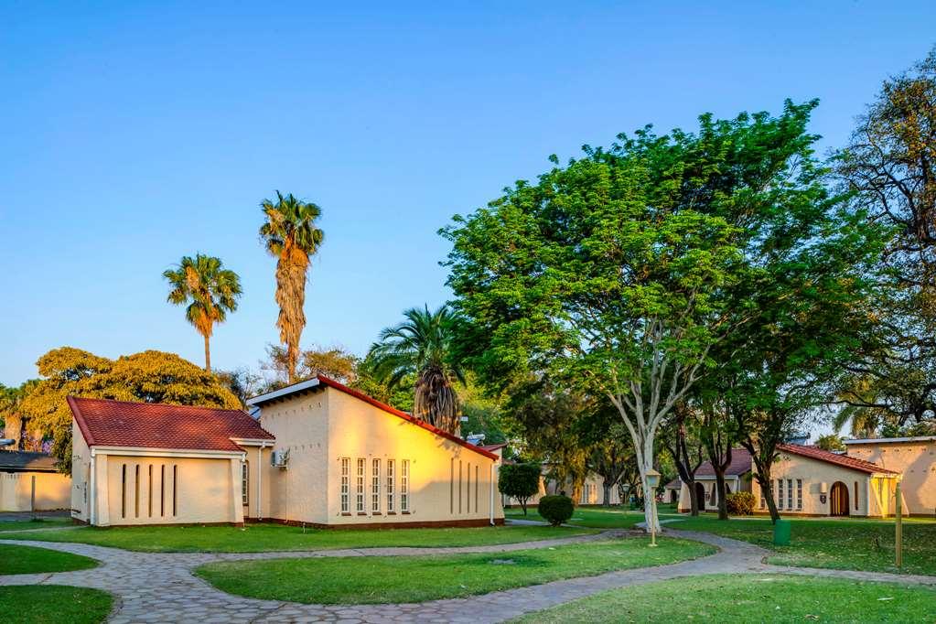Kadoma Hotel & Conference Centre Екстериор снимка