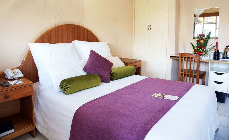Kadoma Hotel & Conference Centre Екстериор снимка