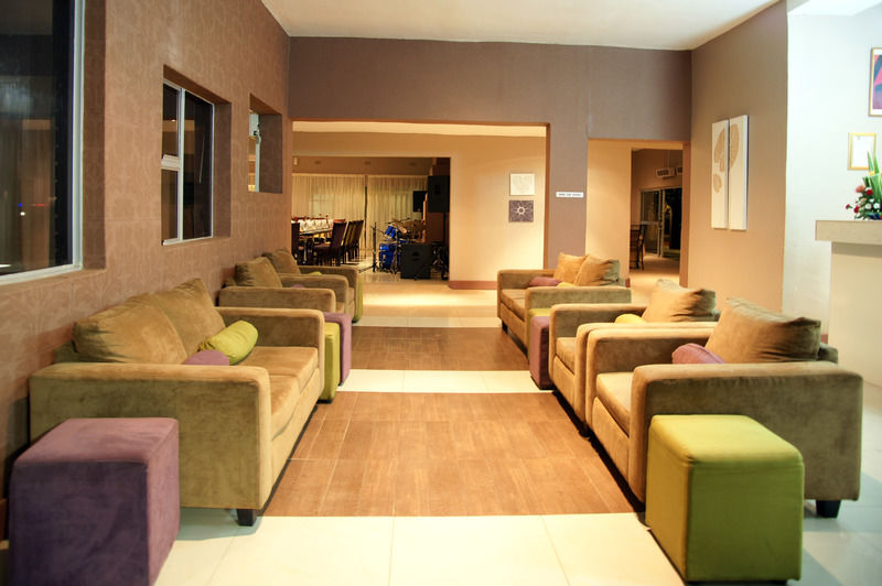 Kadoma Hotel & Conference Centre Екстериор снимка