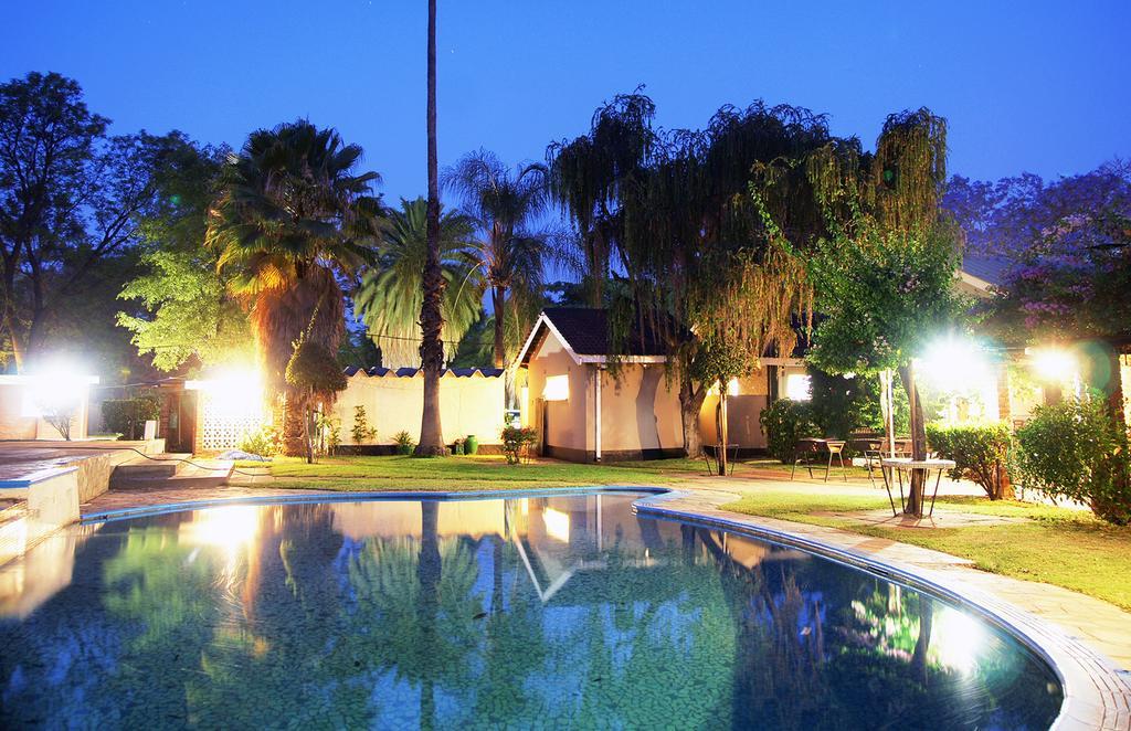 Kadoma Hotel & Conference Centre Екстериор снимка