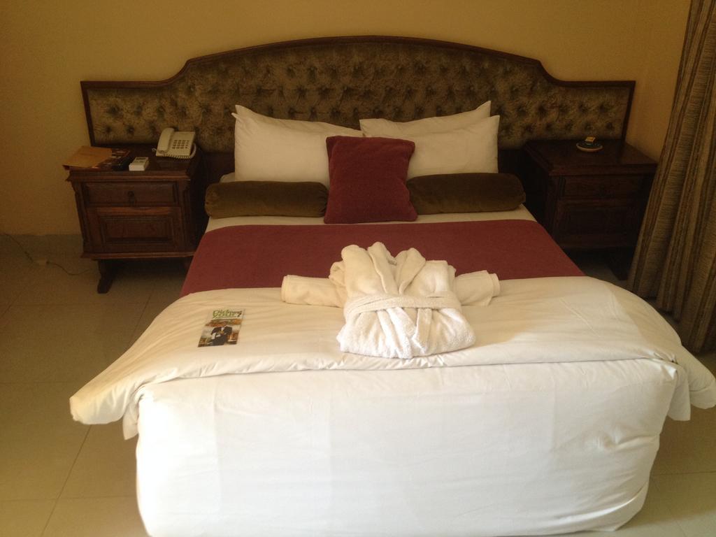 Kadoma Hotel & Conference Centre Екстериор снимка