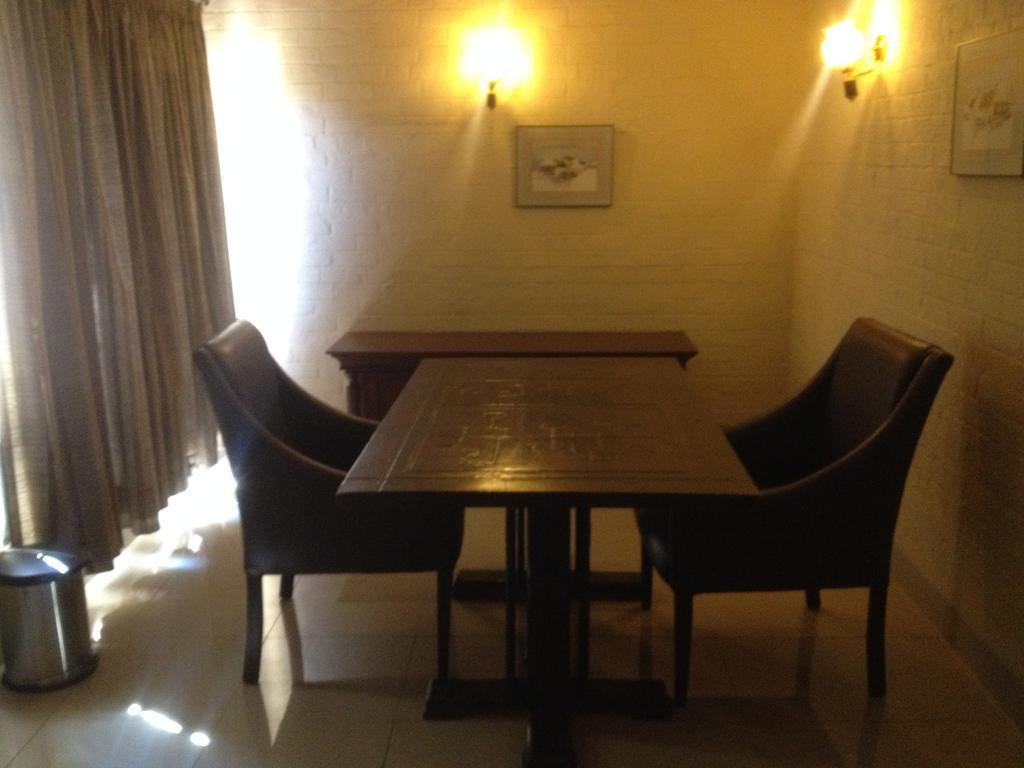 Kadoma Hotel & Conference Centre Екстериор снимка