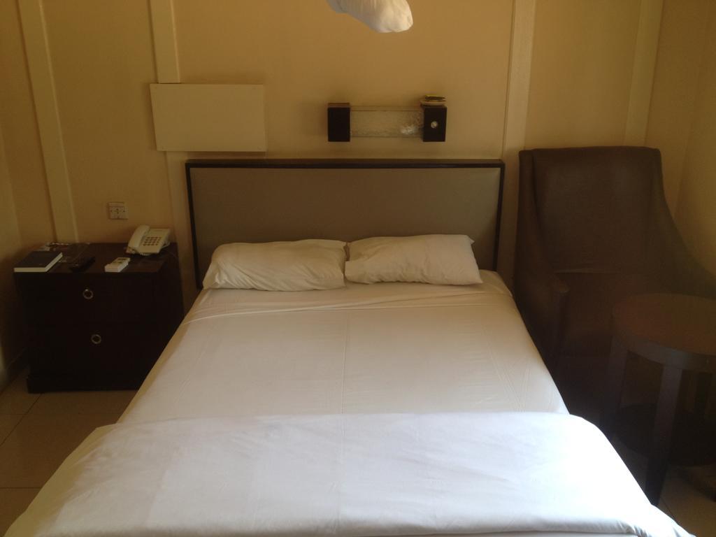 Kadoma Hotel & Conference Centre Екстериор снимка