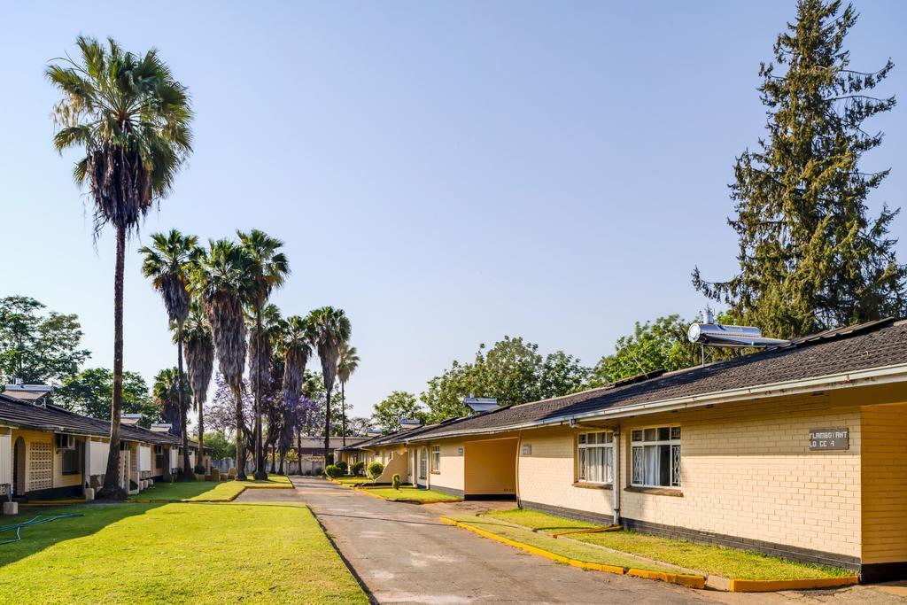 Kadoma Hotel & Conference Centre Екстериор снимка