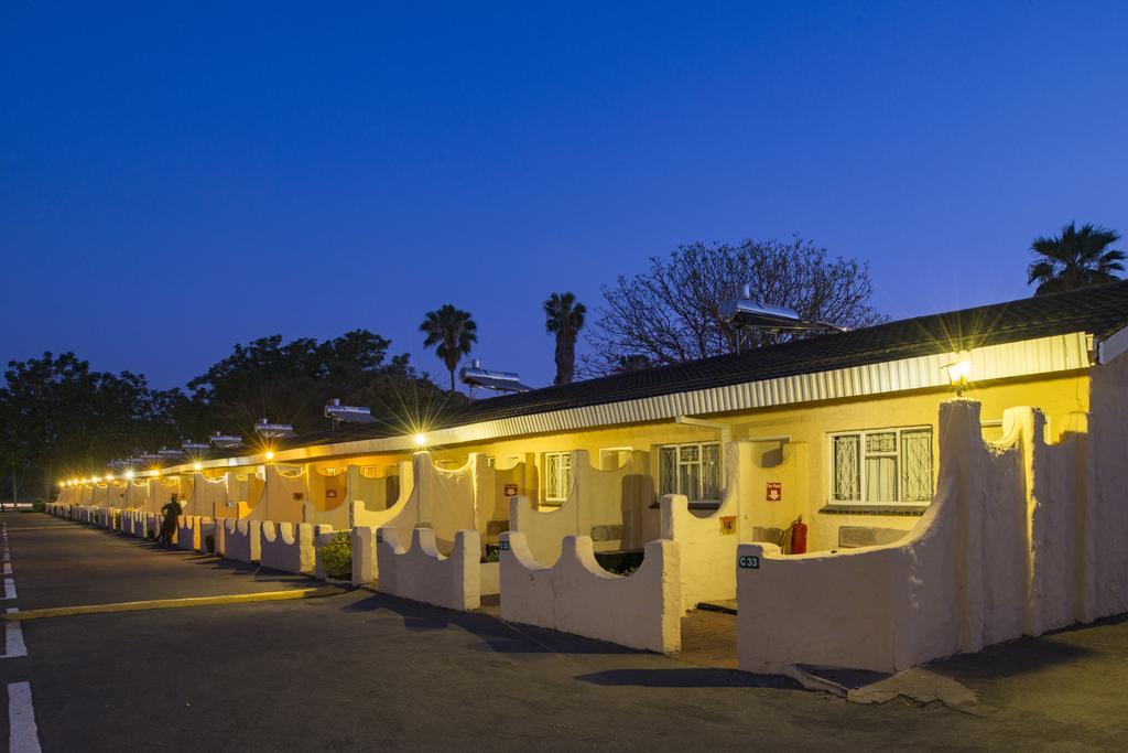 Kadoma Hotel & Conference Centre Екстериор снимка