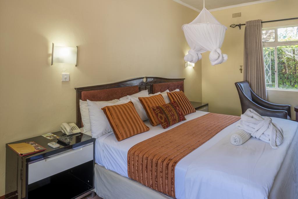 Kadoma Hotel & Conference Centre Екстериор снимка
