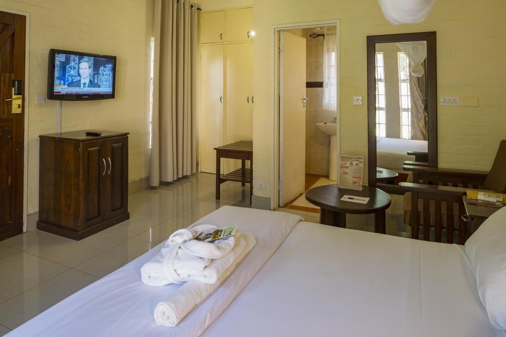 Kadoma Hotel & Conference Centre Екстериор снимка