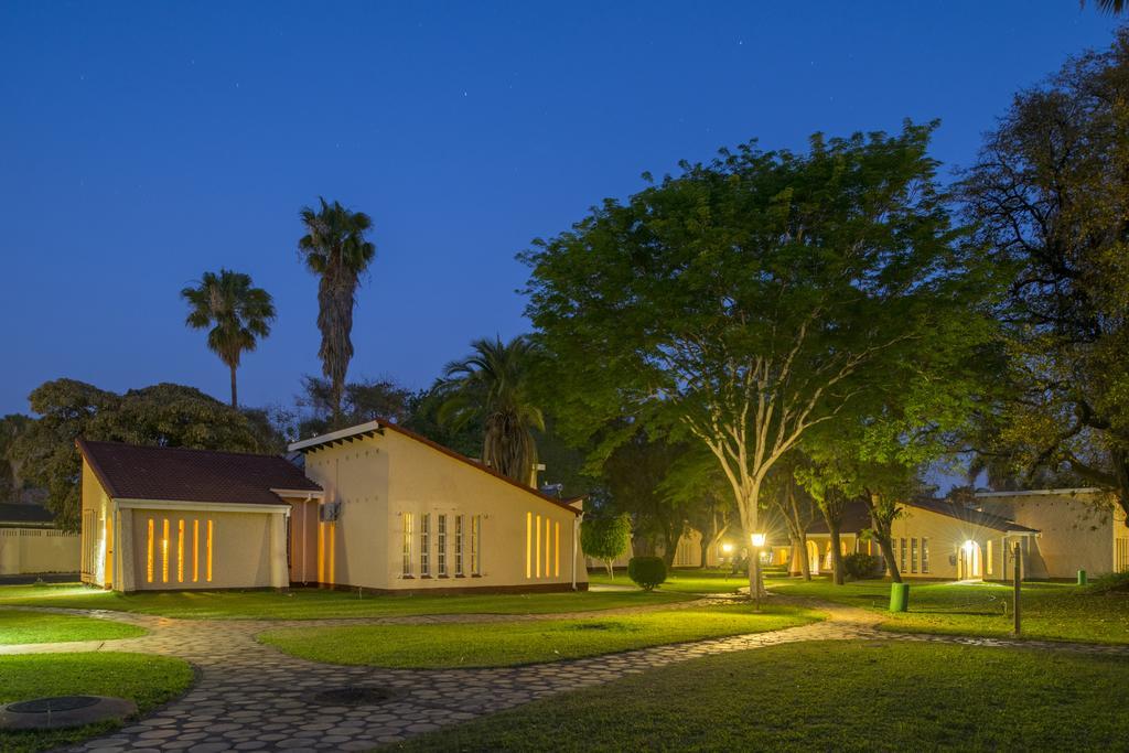 Kadoma Hotel & Conference Centre Екстериор снимка