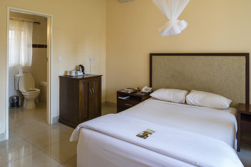 Kadoma Hotel & Conference Centre Екстериор снимка