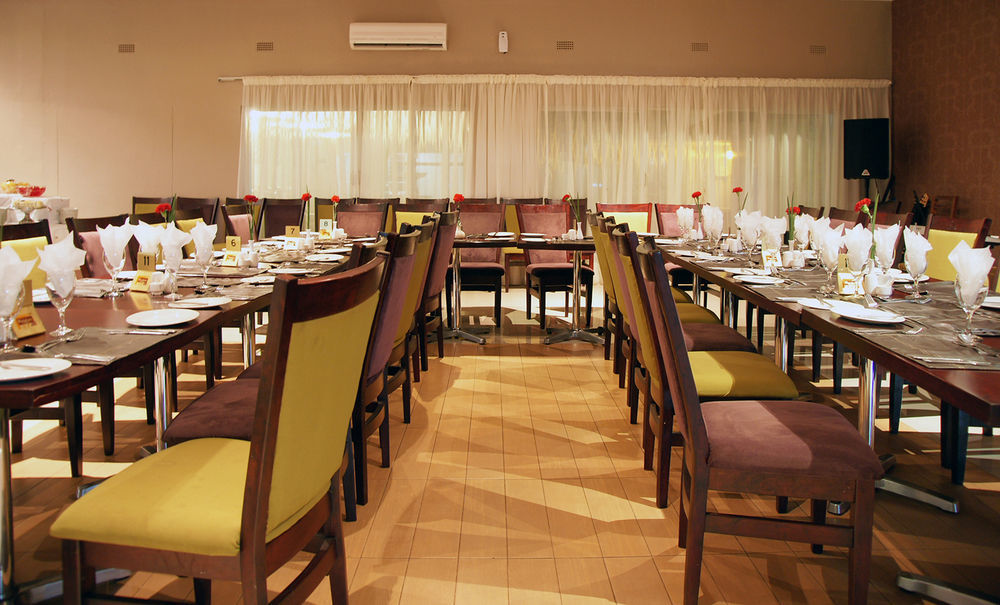 Kadoma Hotel & Conference Centre Екстериор снимка
